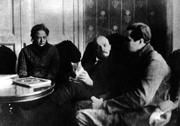 File:Krupskaya-Lenin-Eure-Feb-1920.jpg