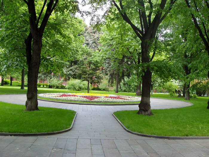 Файл:Taynitsky Gardens-2.jpg