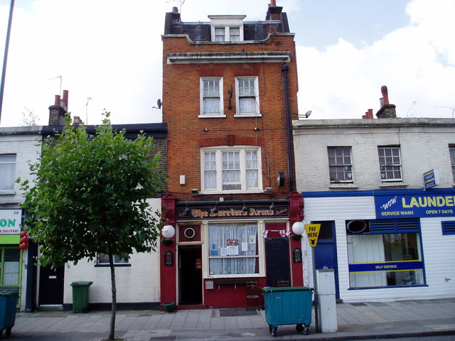 File:Farriers Arms pub - geograph.org.uk - 1466879.jpg