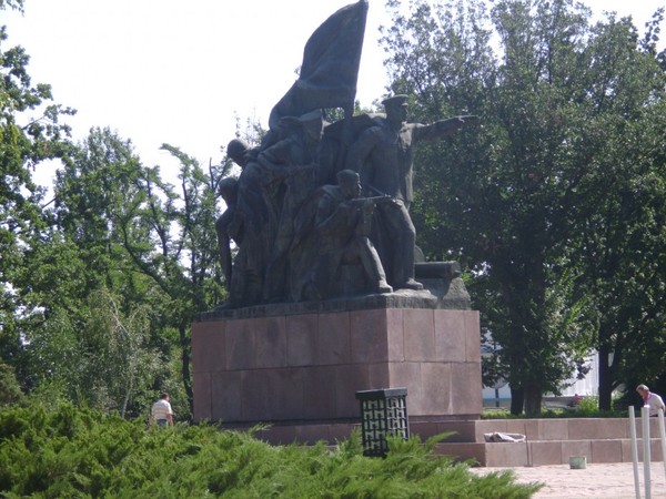 Файл:Memorial Olshansky.jpg