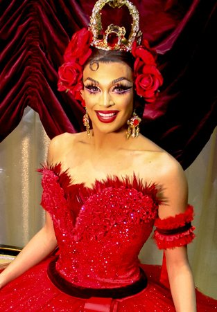 File:Valentina DragCon cropped.png