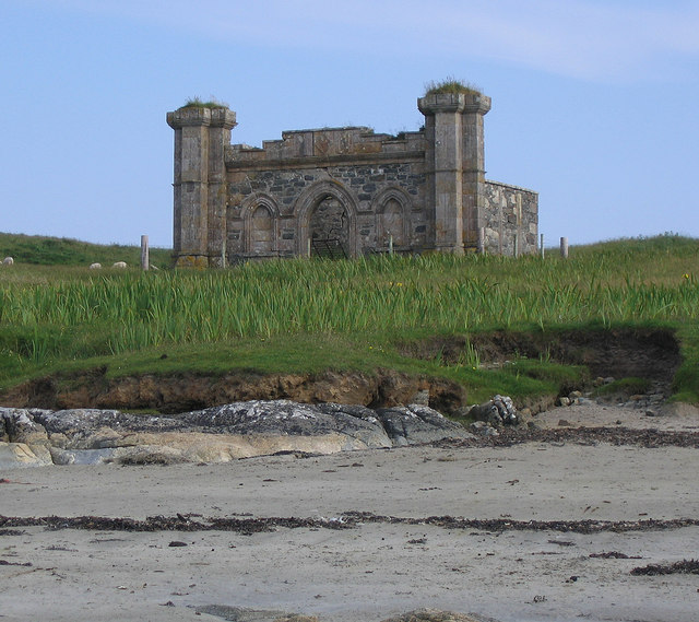 File:MacLean's Tomb - geograph.org.uk - 918236.jpg