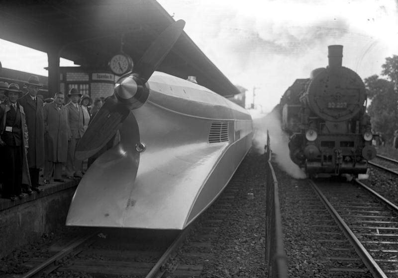 File:Bundesarchiv Bild 102-11902, Berlin, Schienenzeppelin.jpg