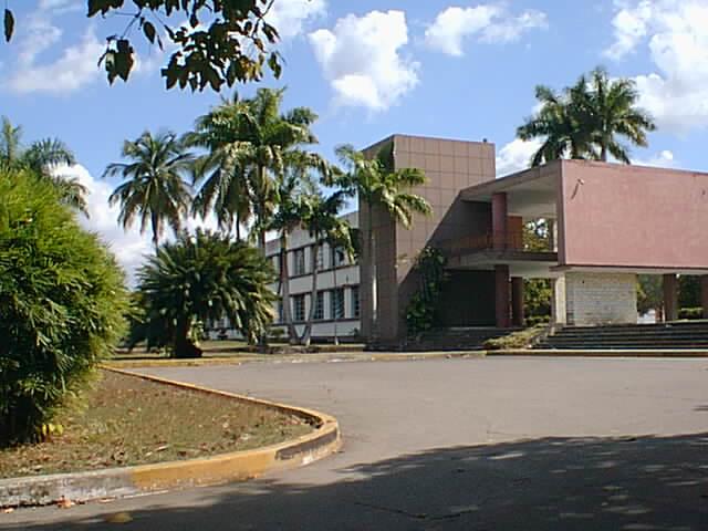 Archivo:University of Las Villas, admin building.jpg