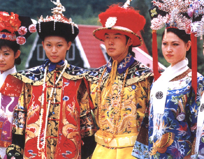 File:Manchus dressed as royal family.jpg