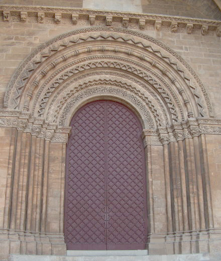 Archivo:Porta romanica lleida.jpg