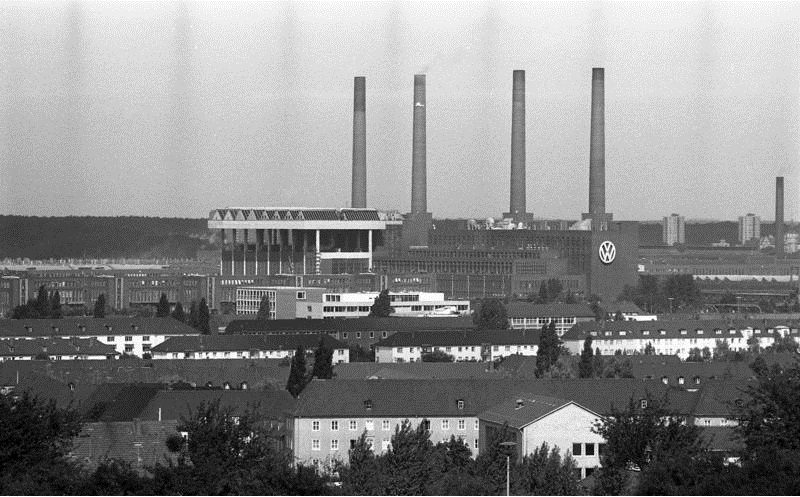 Archivo:Bundesarchiv B 145 Bild-F040728-0021, Wolfsburg, VW Autowerk.jpg