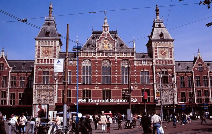 File:Amsterdam Centraal front.jpg