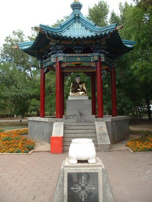 Файл:Buddha Kalmykia.JPG