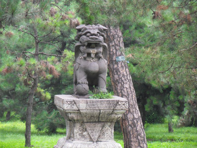 File:Qilin Guard in Fuling Tomb Shenyang.jpg