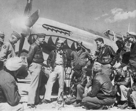 File:Chennault with 23d Fighter Group pilots.jpg