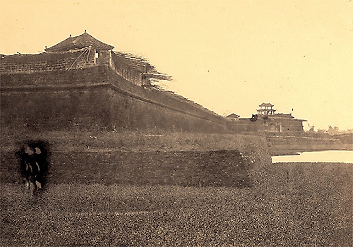 File:Thanh co SonTay 1884.jpg