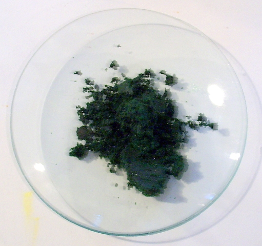 File:Chlorid chromitý.JPG