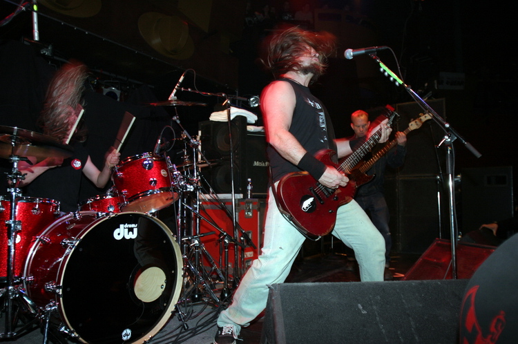 Archivo:Corrosion-of-conformity-band.jpg