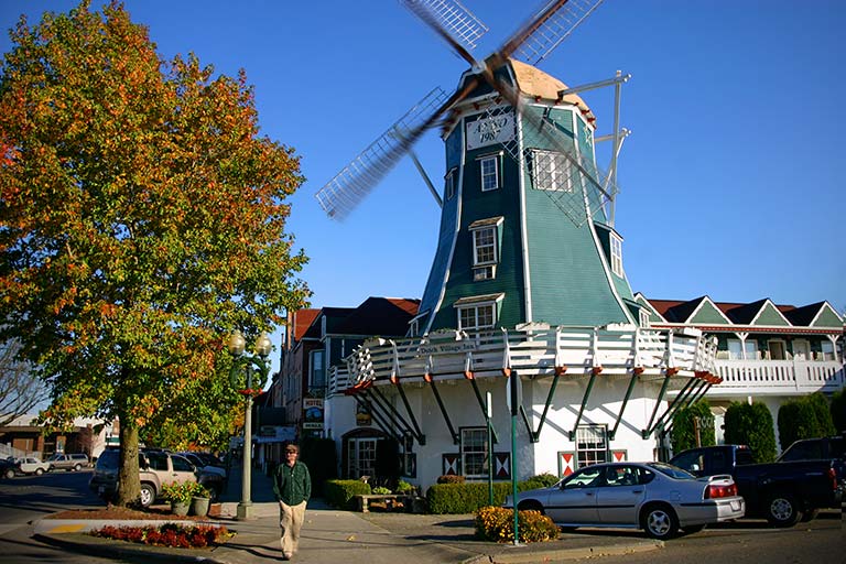 File:LyndenWindMillByJuliusReque.jpg