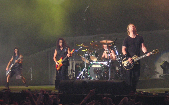 Файл:Metallica live London 2003-12-19 (cropped).jpg