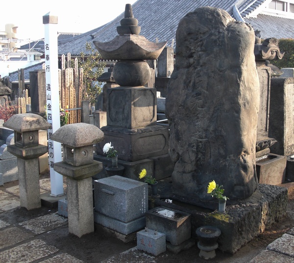 File:Grave of Toyama Kagemoto 20100214.jpg