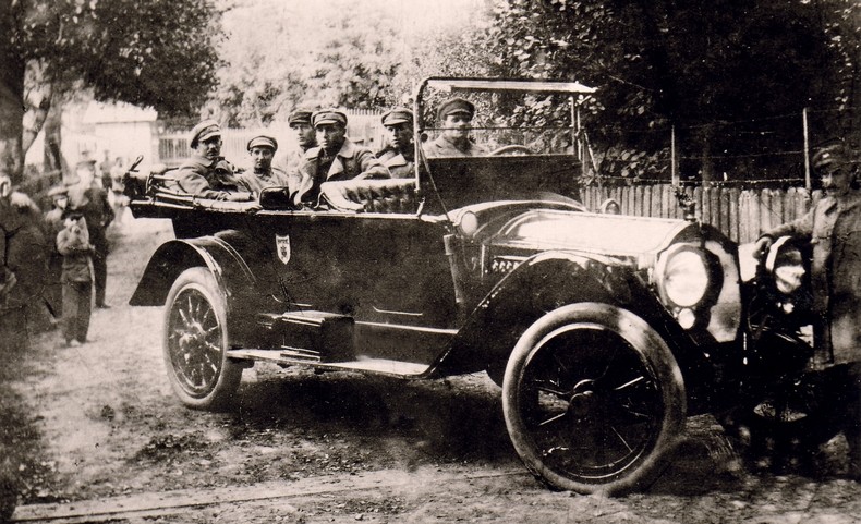 Файл:Євген Коновалець із січовими стрільцями. Шепетівка. 1919.jpg