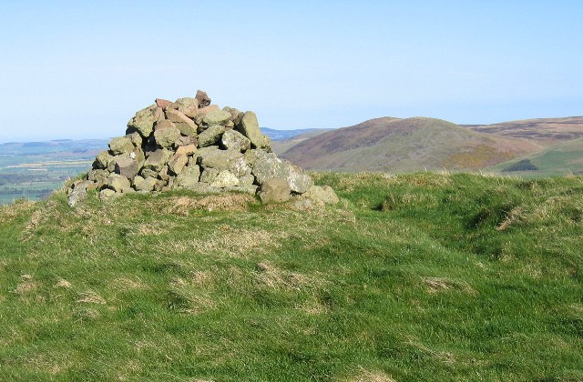 File:Kilham Hill - geograph.org.uk - 165353.jpg