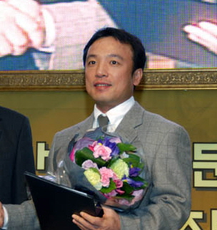 File:T.J. Kim (the CEO of NC Soft) from acrofan.jpg