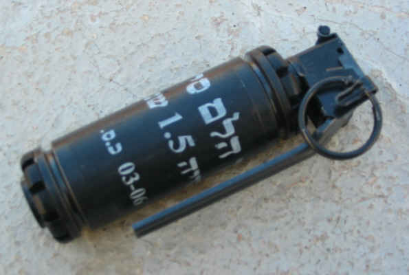 Файл:IDF stun grenade.jpg