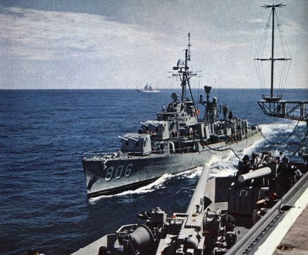 Файл:USS Higbee (DDR-806) being refueled in 1960.jpg