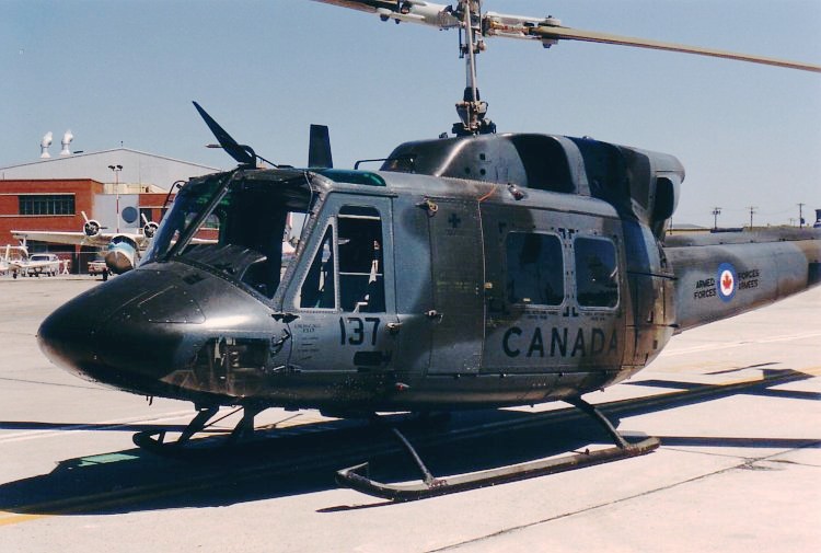 File:BellCH-135TwinHuey135137.JPG