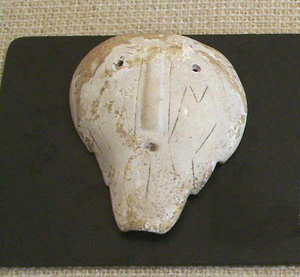 File:Buffalo style mask gorget Nodena site HRoe 2006.jpg