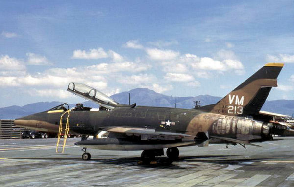 File:F-100F 352TFS 35TFW PhanRang 1971.jpg