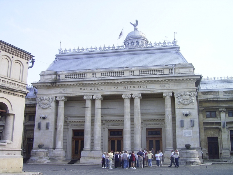 File:Patriarchenpalast Bukarest.jpg