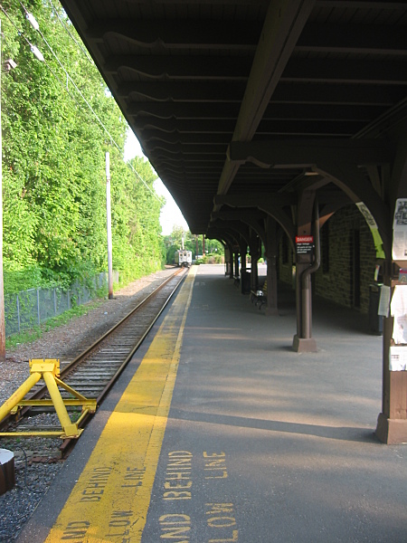 File:Dinky-station-day.jpg