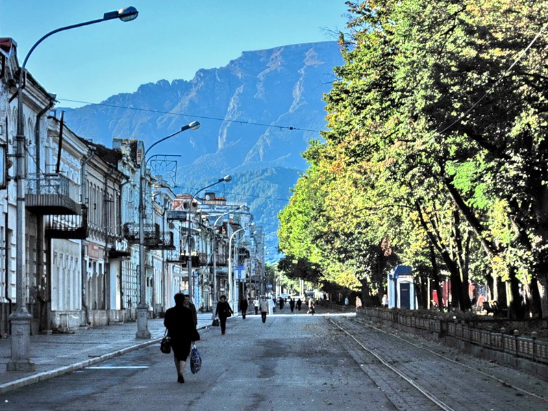 Файл:Stolovaya Mt from Vlz September 2009.jpg