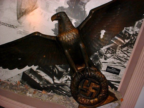 File:Bronze eagle from the german rechs chancellery.jpg