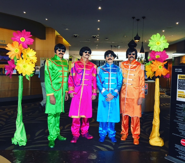 Archivo:Sgt. Pepper's Lonely Hearts Club Band cosplay.jpg