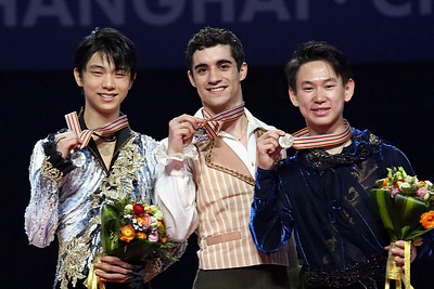 Файл:2015 Worlds Figure Skating Championships Podium.jpg