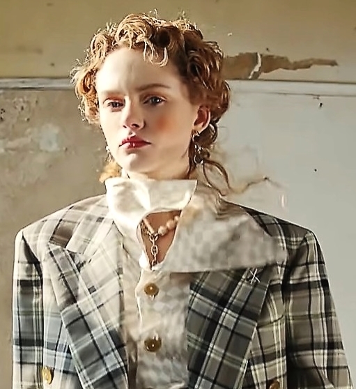 File:Emma Laird in Vivienne Westwood.jpg