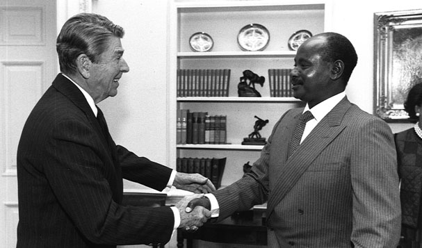 File:ReaganMuseveni.jpg