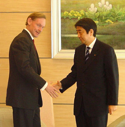 File:Robert Zoellick meets Shinzo Abe 2006-01-23 (cropped).jpg