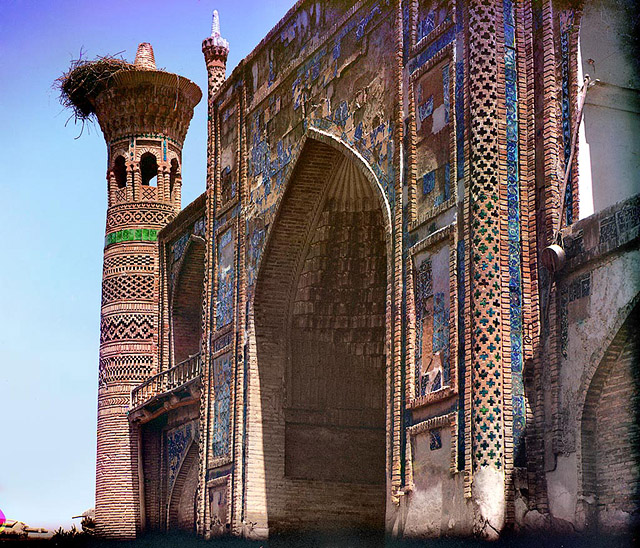 Archivo:Storks on Tupchiboshi Madrasa, Bukhara.jpg