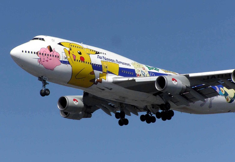 File:ANA Boeing 747-481 (JA8962) in Pokémon livery.jpg