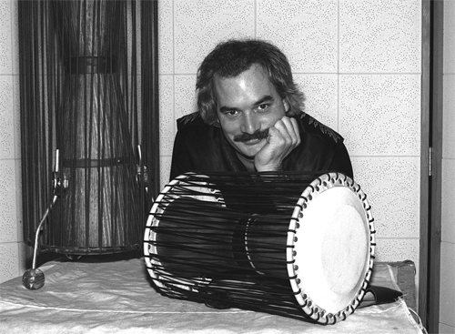 File:Bill-Kreutzmann-and Djembe.gif