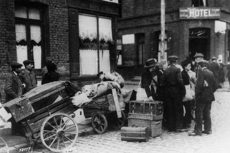 File:Bundesarchiv Bild 146-1974-029-09, Frankreich, Cambrai, Flüchtlinge.jpg