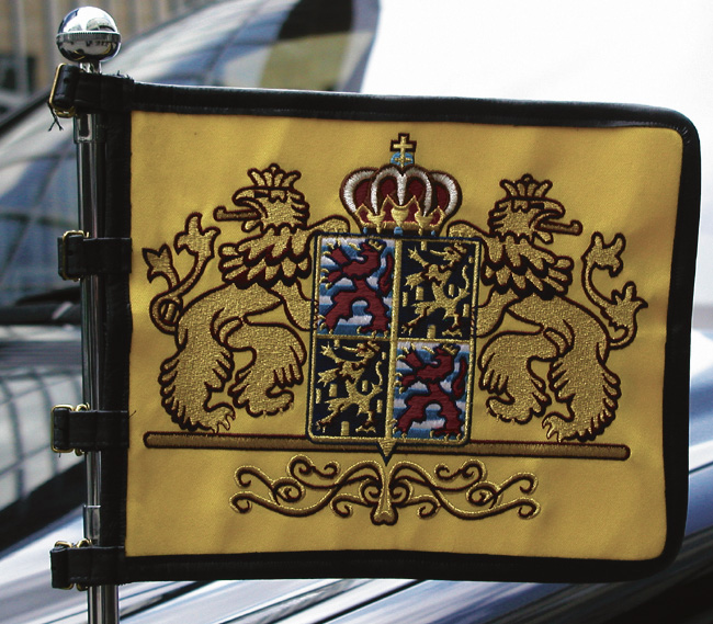 File:Royal Flag Luxembourg Car.jpg