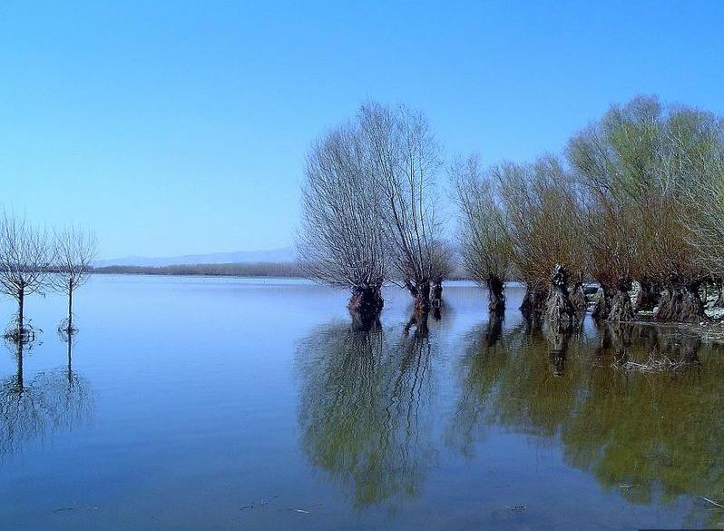 Файл:Lake Isikli Civril DenizliProvince Turkey.jpg