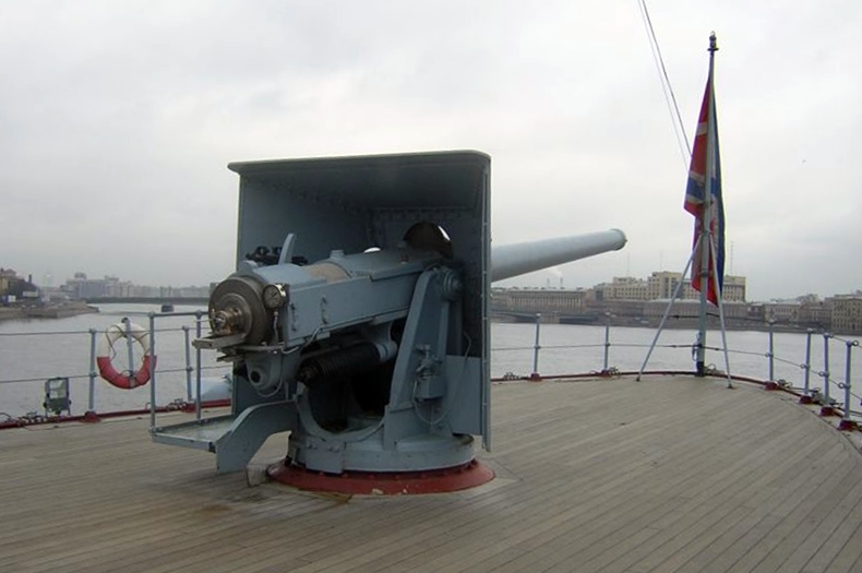 Файл:Cruiser Aurora's forward gun.jpg