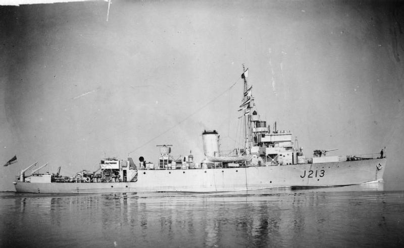 File:HMS Algerine FL472.jpg