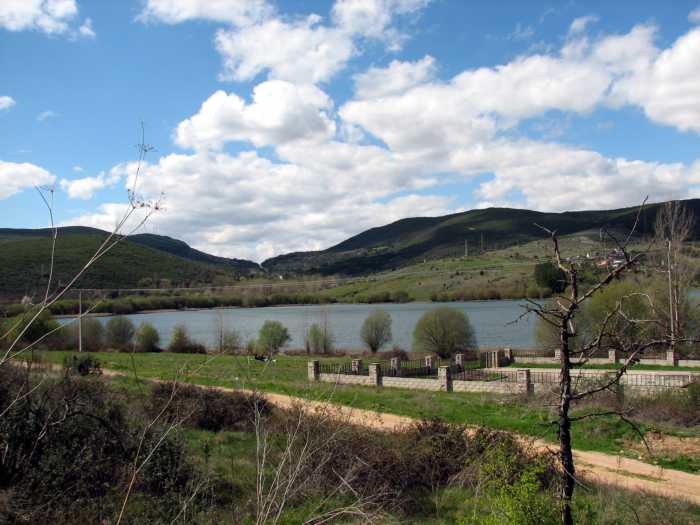 Archivo:Lago de Carucedo.jpg