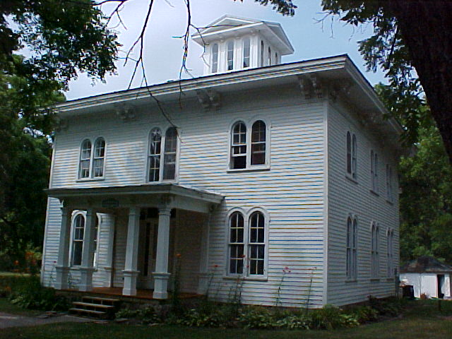 File:Rural Wisconsin Radley House.JPG