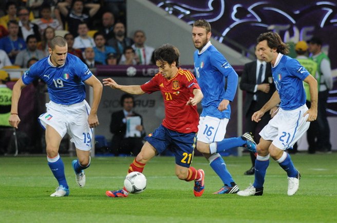 Archivo:Bonucci, Silva, De Rossi and Pirlo Euro 2012 final.jpg