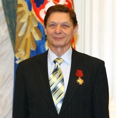 Файл:Eduard Khil.jpg